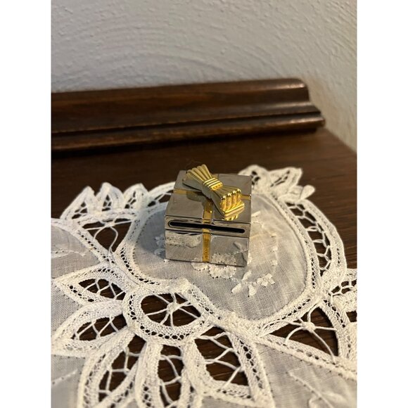Present Miniature Clock - Picture 1 of 4